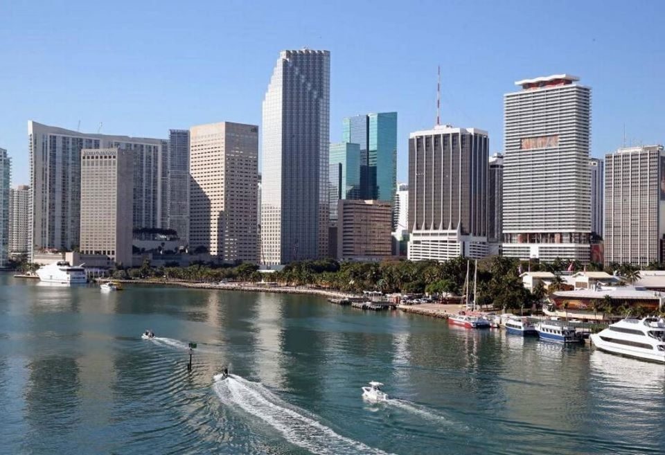 Can you walk around Downtown Miami?